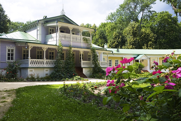 The main house at Spasskoye-Lutovinovo, Turgenev's country estate