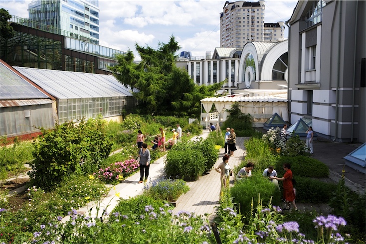 Russia's oldest botanic garden was founded by Peter the Great in 1706 to grow medicinal plants. Aptekarsky means apothecary in Russian. The garden has belonged to Moscow State University since 1805.