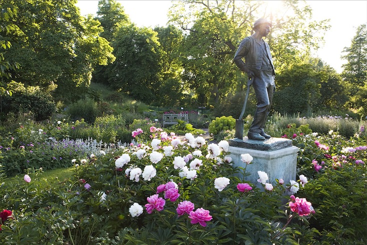 Statue 'Out in the Fields' by the Order Beds, Kew Gardens Statue 'Out in the Fields' by the Order Beds, Kew Gardens